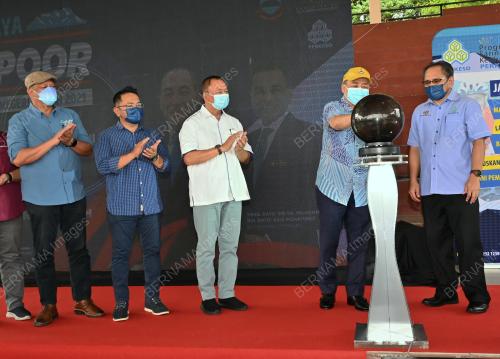 DATUK SERI HAJIJI NOOR