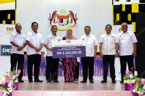 FADHLINA SIDEK