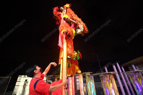 TARIAN SINGA