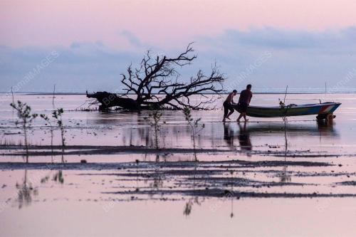 NELAYAN KAMPUNG KERUPANG