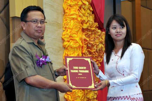 DATUK BOLKIAH ISMAIL