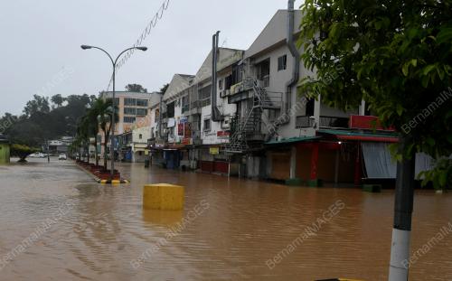 BANJIR DI PEKAN DONGGONGON PENAMPANG