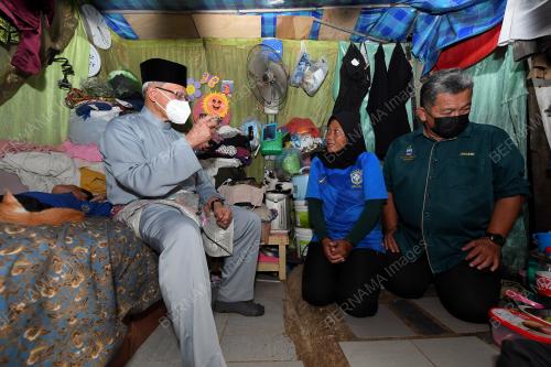 DATUK SERI MUSTAPA MOHAMED