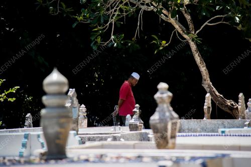 ZIARAH PUSARA MENJELANG AIDILFITRI