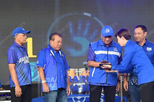 DATUK SERI REEZAL MERICAN NAINA MERICAN