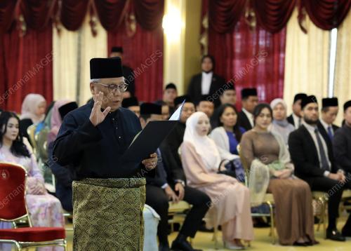 DATUK KADZIM M YAHYA