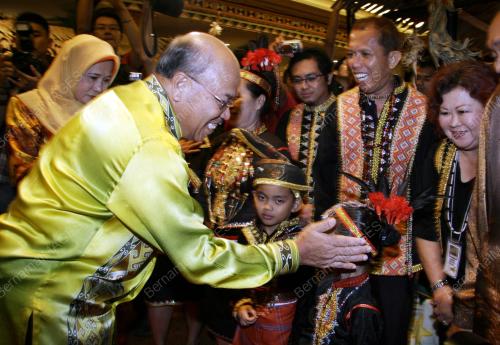TUN AHMADSHAH BIN ABDULLAH