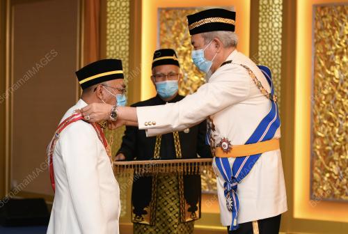 YANG DIPERTUA NEGERI SABAH TUN JUHAR MAHIRUDDIN