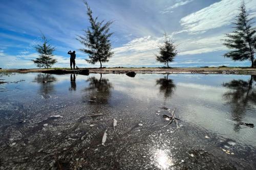 PEMBERSIHAN PANTAI AWAM