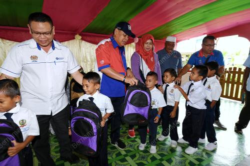 SB04_06022018_SUMBANGAN_SEKOLAH