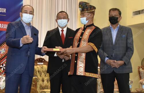 DATUK HAJIJI NOOR
