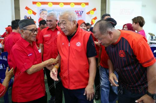 DATUK SERI BUNG MOKTAR RADIN