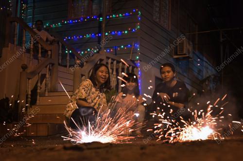BUNGA API AIDILFITRI