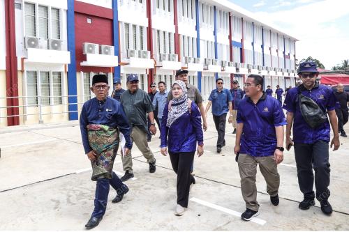 FADHLINA SIDEK