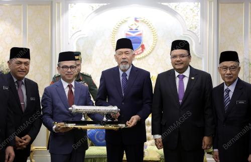 FAHMI FADZLI