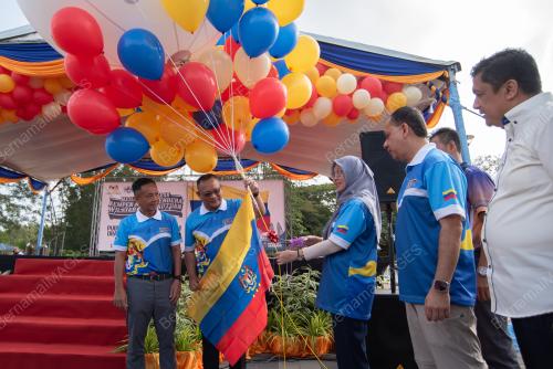 KEMPEN KIBAR BENDERA