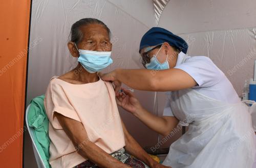 SUNTIKAN VAKSIN PENDUDUK KAMPUNG TAMBUNAN