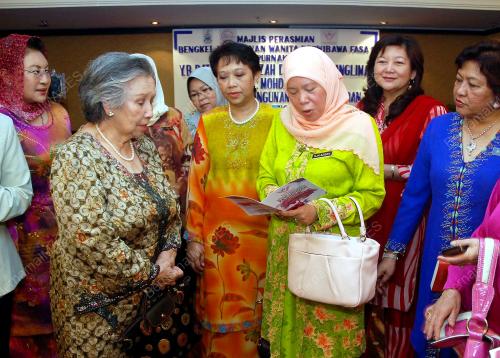AZIZAH MOHD. DUN