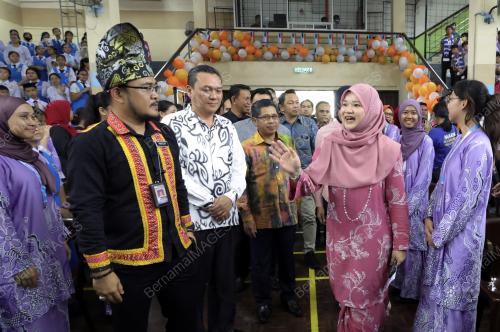 FADHLINA SIDEK