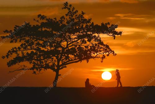 SUNSET AT UN BEACH LABUAN