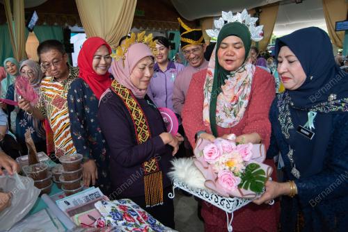 DATUK SERI NANCY SHUKRI