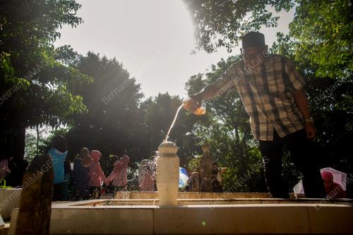 ZIARAH PUSARA MENJELANG AIDILFITRI