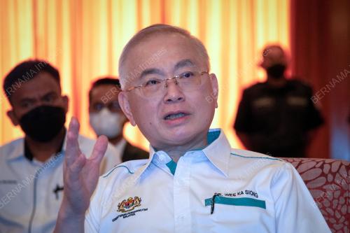 DATUK SERI DR WEE KA SIONG