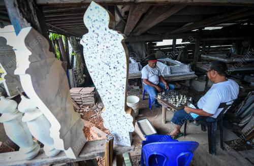 BATU NISAN KAMPUNG DUMPIL