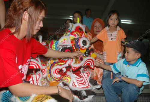 TARIAN SINGA