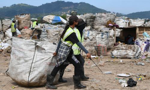 TAPAK PELUPUSAN SAMPAH KAYU MADANG