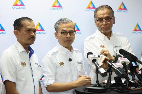 DATUK FAHMI FADZIL