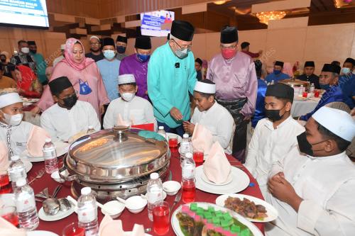 DATUK SERI MAHDZIR KHALID