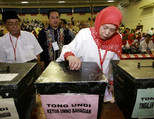AZIZAH MOHD DUN