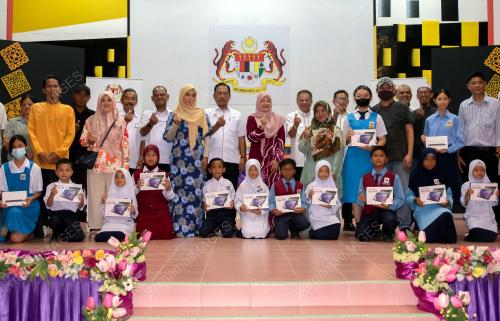 FADHLINA SIDEK