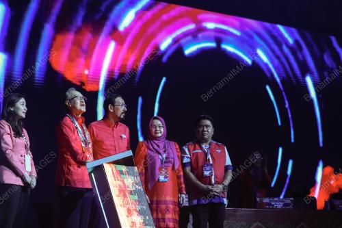 DATUK SERI MASIDI MANJUN