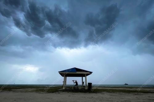 TINJAUAN CUACA HUJAN DAN ANGIN KENCANG
