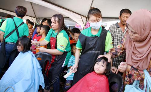 SB04_27122016_POTONG_RAMBUT