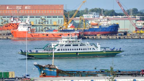 PERKHIDMATAN PENGANGKUTAN AWAM LAUT