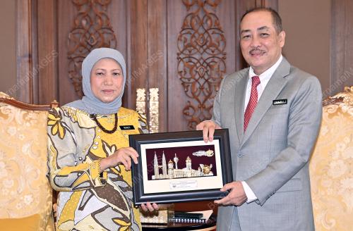 DATUK SERI HAJIJI NOOR
