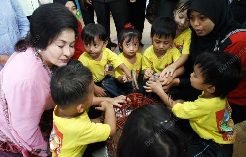DATIN SERI ROSMAH MANSOR