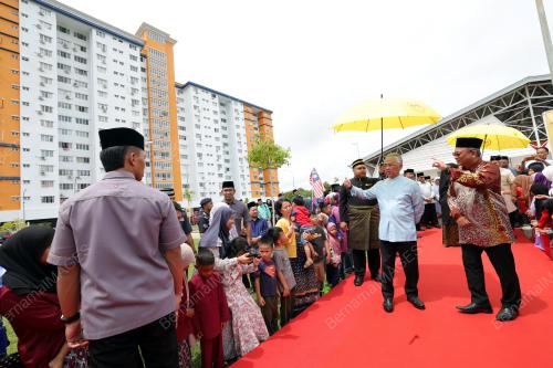 AL-SULTAN ABDULLAH RI'AYATUDDIN AL-MUSTAFA BILLAH SHAH.