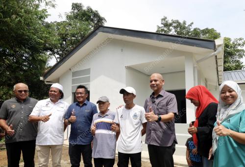 DATUK ARMIZAN ALI MELAWAT POJEK KERAJAAN DI PAPAR