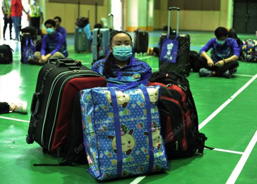 STUDENTS RETURNING HOME