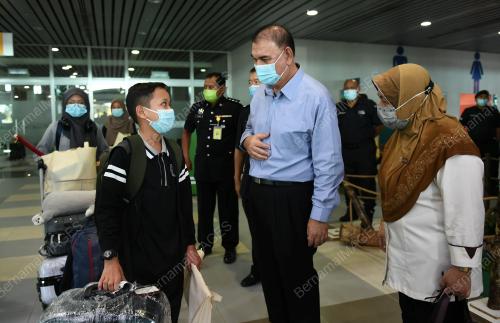 PELAJAR YAYASAN SABAH PULANG SABAH