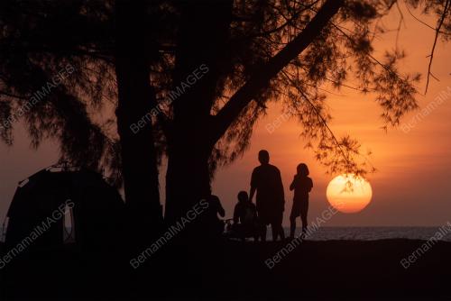 SCHOOL HOLIDAYS_SUNSET