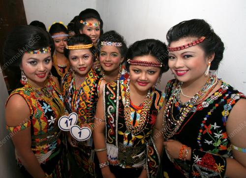 PESTA KELIMARAN TENOM