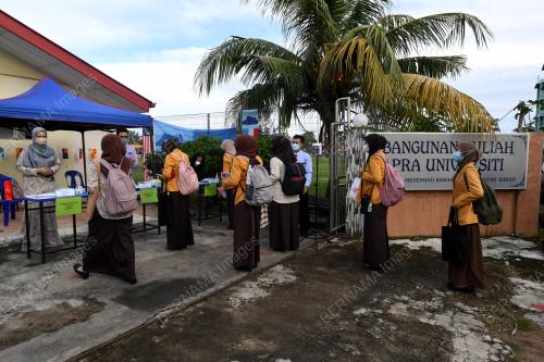 PEMBUKAAN SEKOLAH SECARA BERSEMUKA