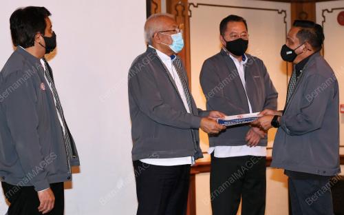DATUK SERI MAHDZIR KHALID