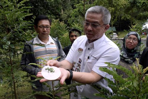 DATUK SERI DR ADHAM BABA