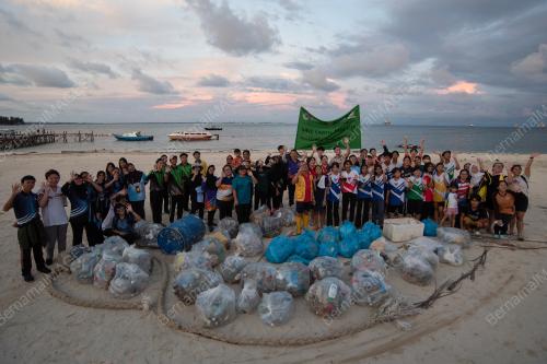 PROGRAM BEACH CLEAN UP